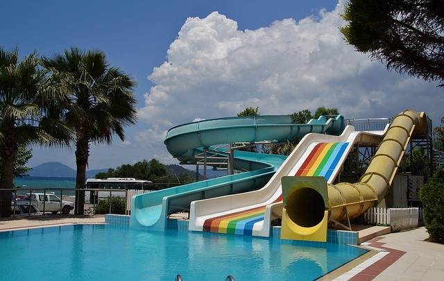 Découvrez les Meilleurs Campings avec Piscine au Lavandou pour des Vacances Inoubliables